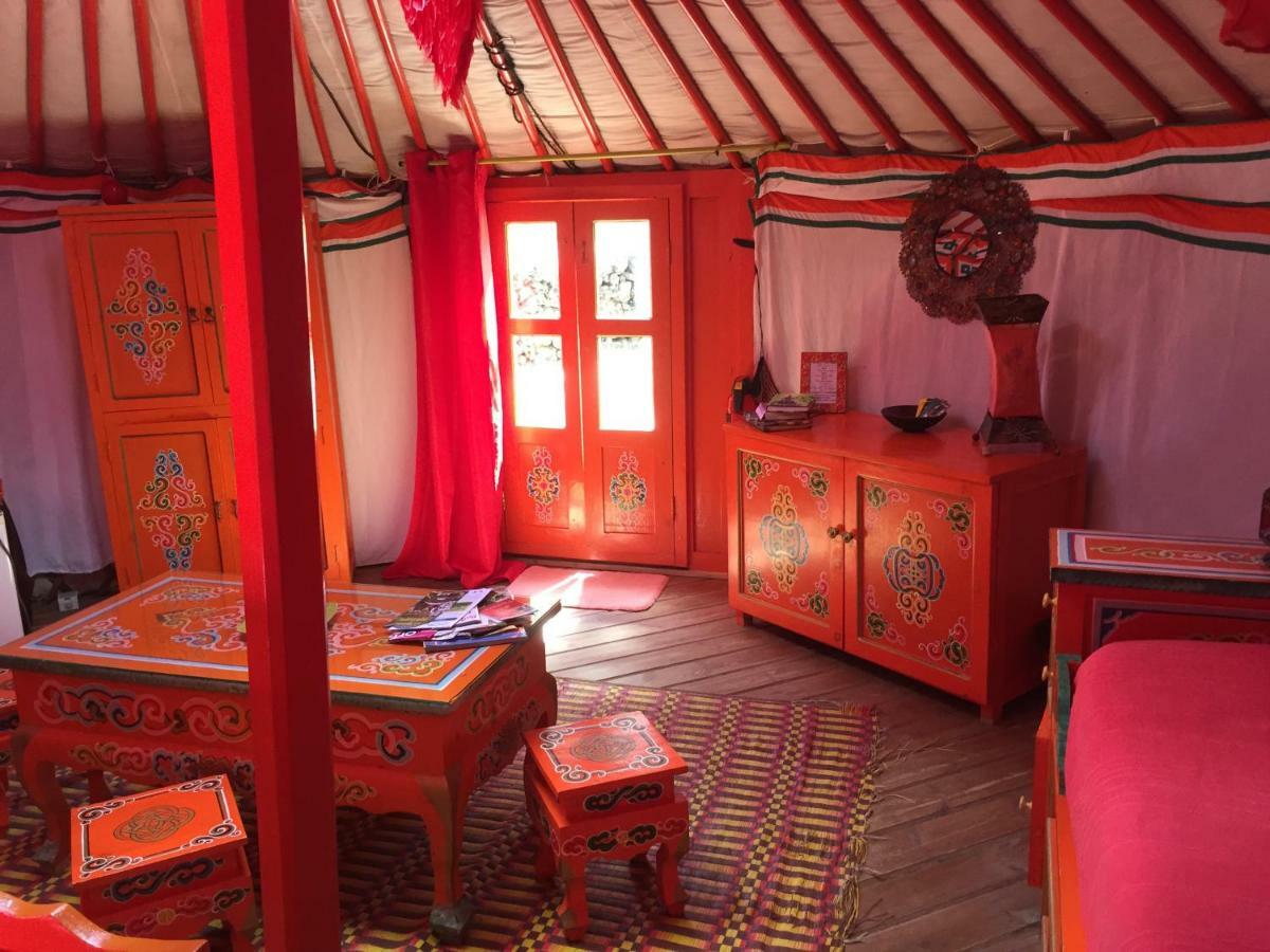 Au Soleil Mongol Bed & Breakfast Sorede Exterior photo