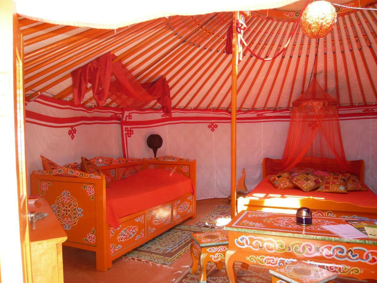 Au Soleil Mongol Bed & Breakfast Sorede Exterior photo